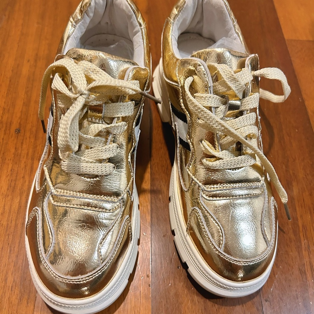 Brand new golden Sneakers with platform